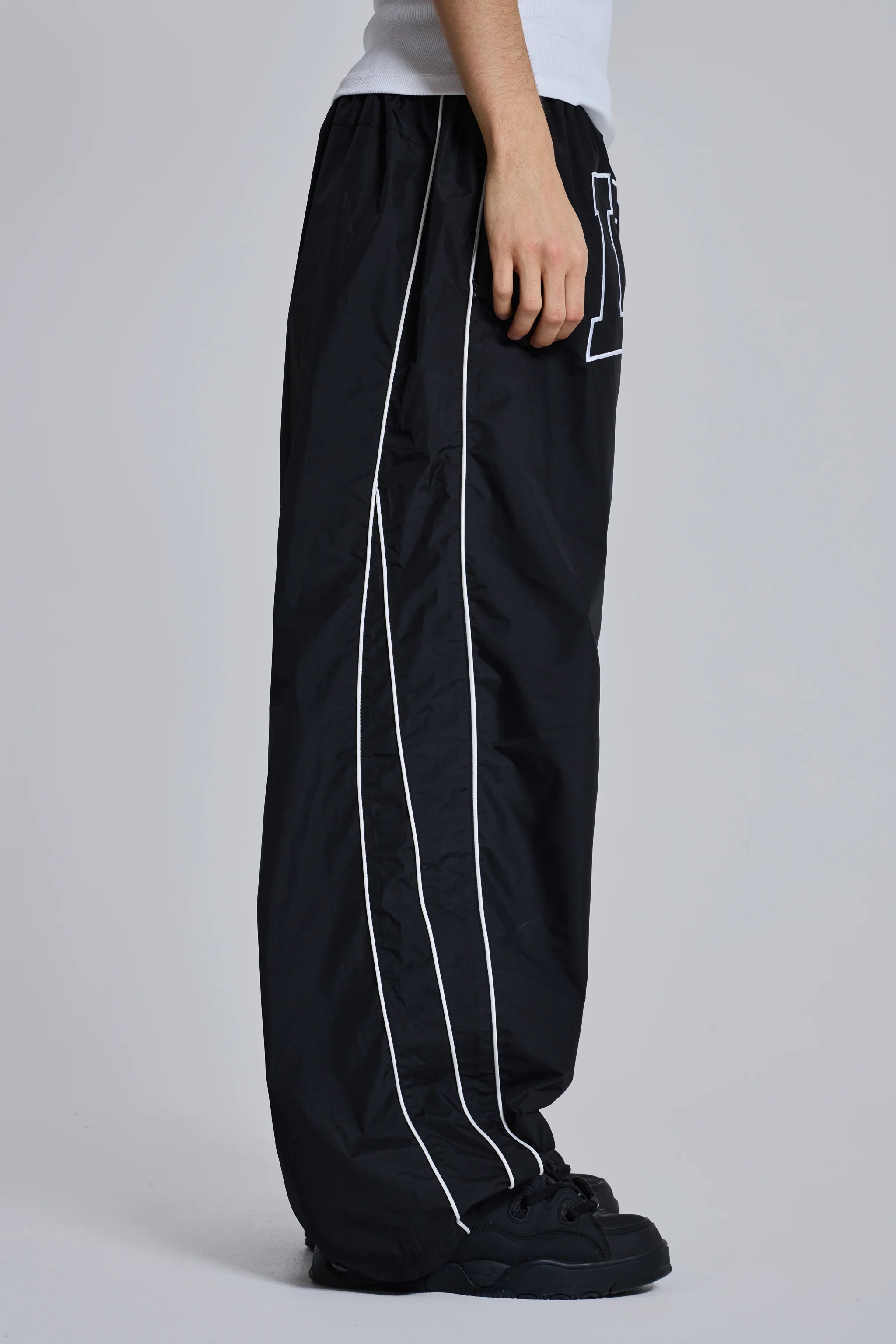 Black LDN Vapor Joggers - Image 7